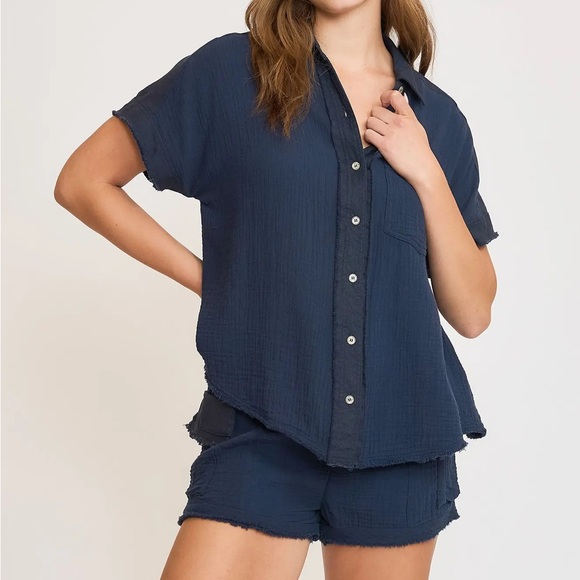 Umgee Washed Cotton Gauze Button Down Top - Picture 3 of 5